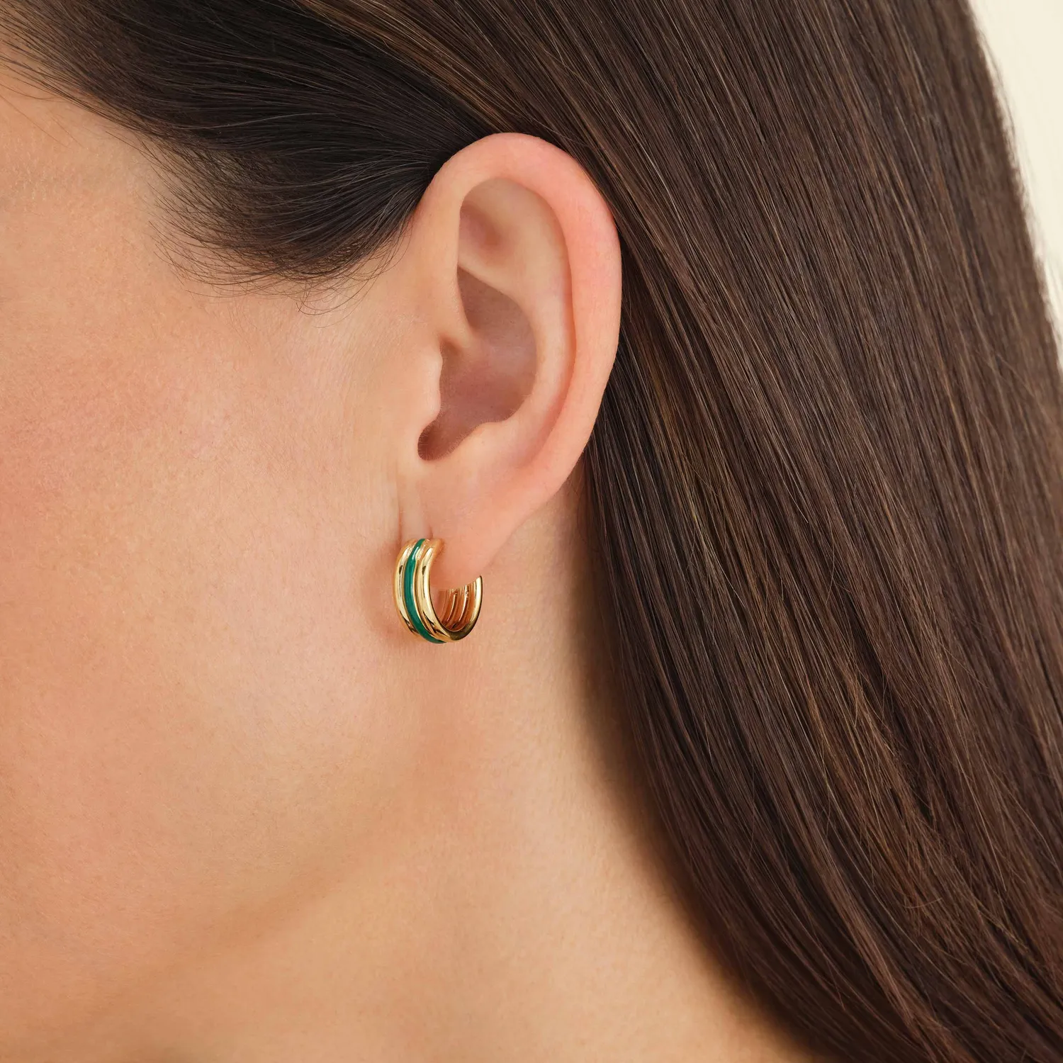 Rosefield Contemporary Triple Hoop Emerald hoops øredobber gull grønn emalje