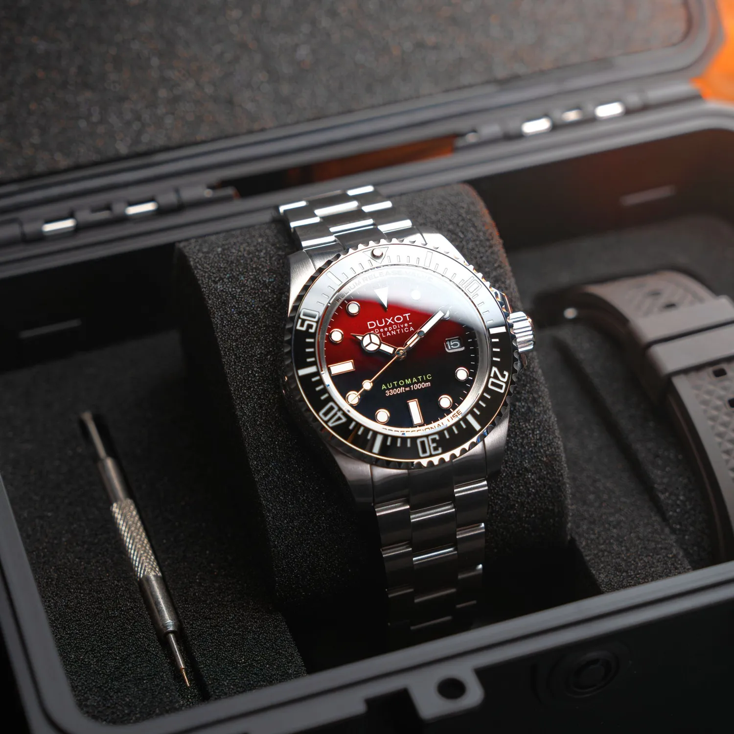 Duxot Atlantica Deep Dive Automatic Limited Edition klokke Scarlet Red
