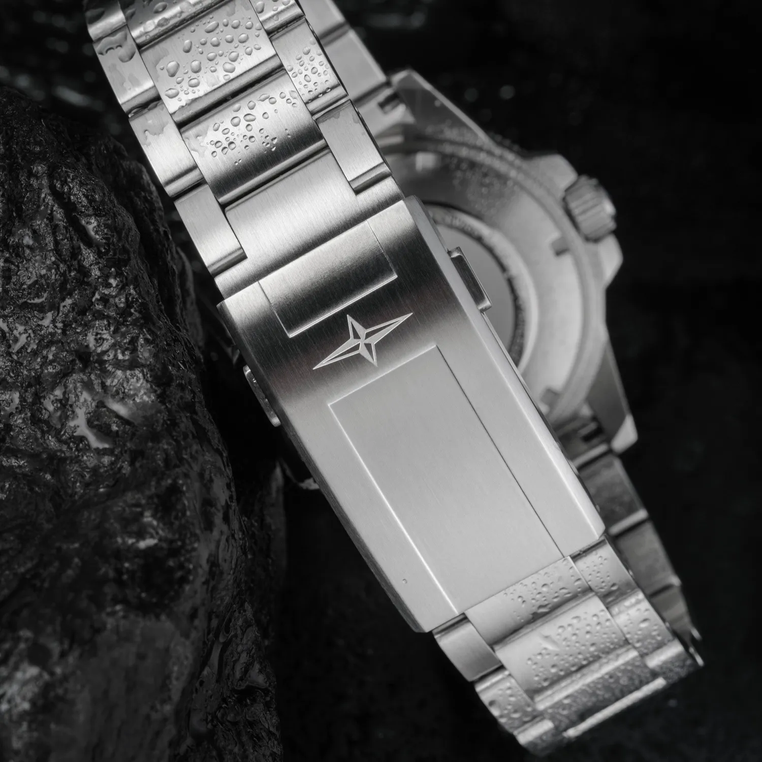 DAVOSA Argonautic Lumis automatisk dykkerklokke med tritium