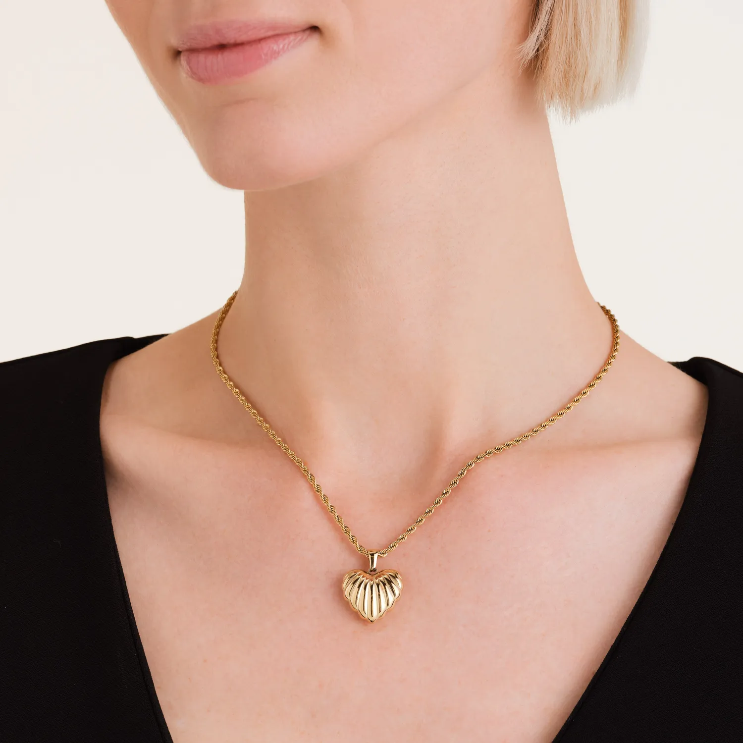 Rosefield Essentials Ridged Heart Necklace-halskjede gull 44–48 cm