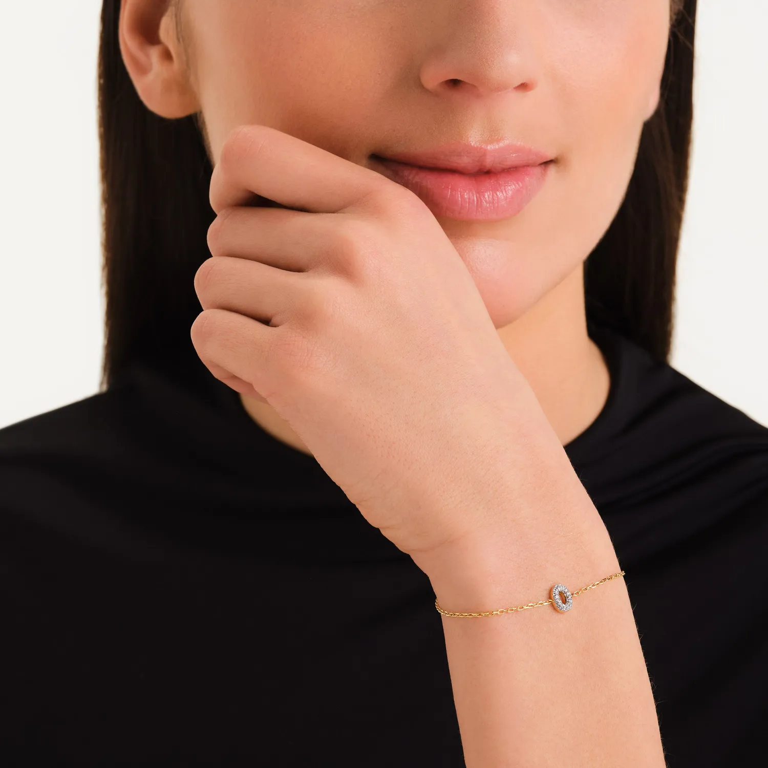 Rosefield Crystal Letter O armbånd gullbelagt, justerbart