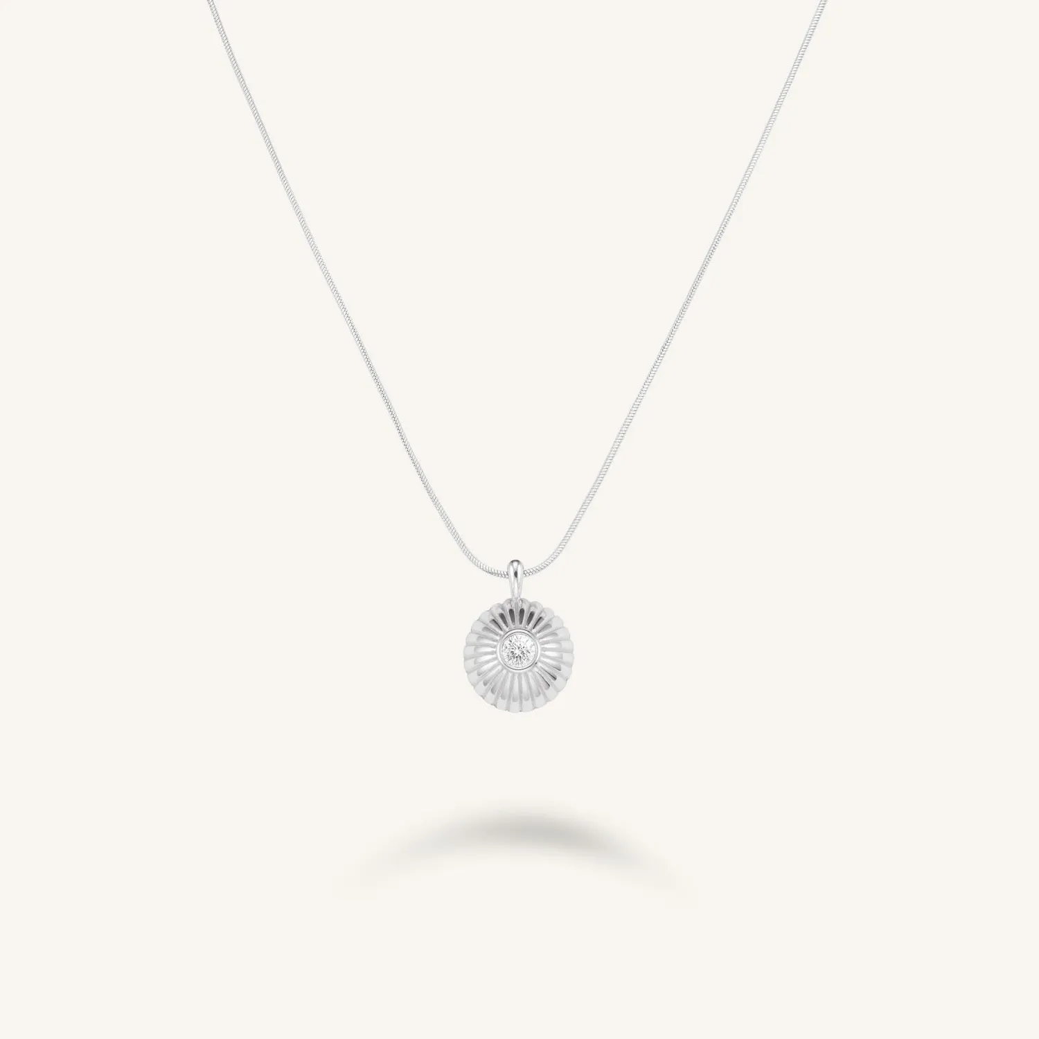 Rosefield Essentials Solitaire Coin Necklace halskjede gull 42–46 cm
