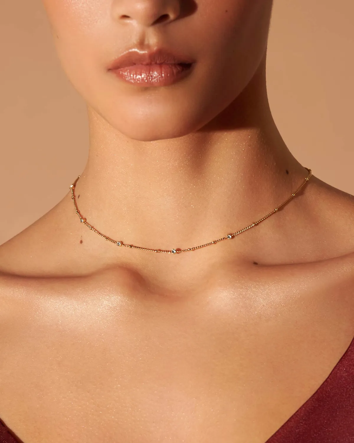 Rosefield Multi Crystal Necklace halskjede 41–45 cm gullbelagt