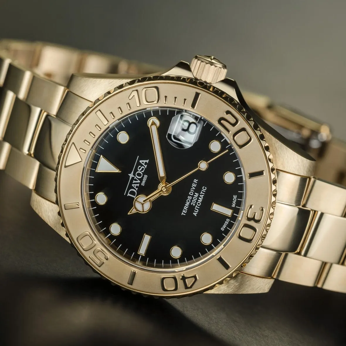 DAVOSA Ternos Medium automatisk klokke 36,5 mm for smalt håndledd