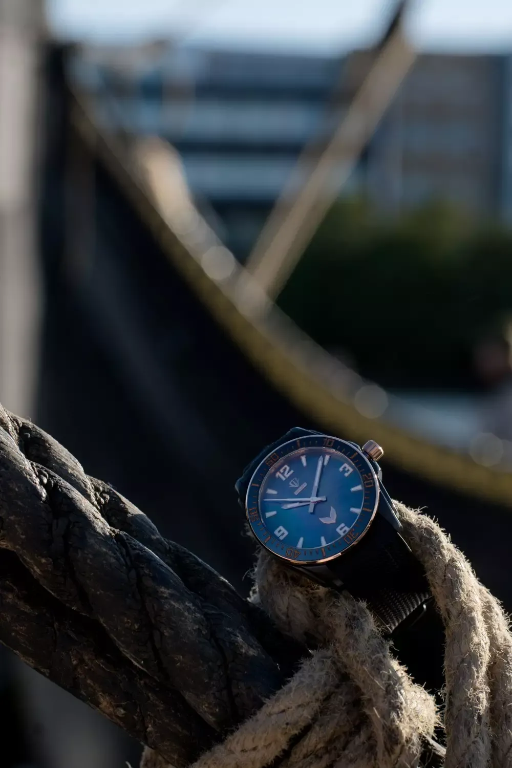 Perfekt Ur Valkyrie Ravn DLC/Rosé armbåndsur sort perlemor 37 mm