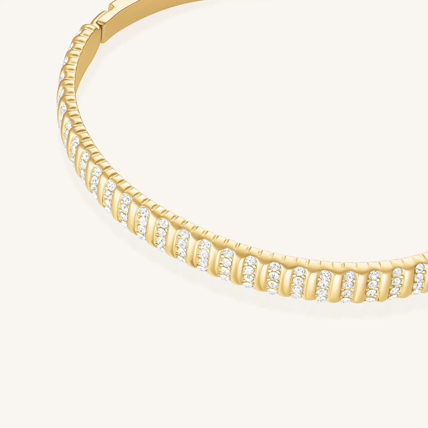 Rosefield Striped Pave Bangle armring gullbelagt stål 6 x 5 cm