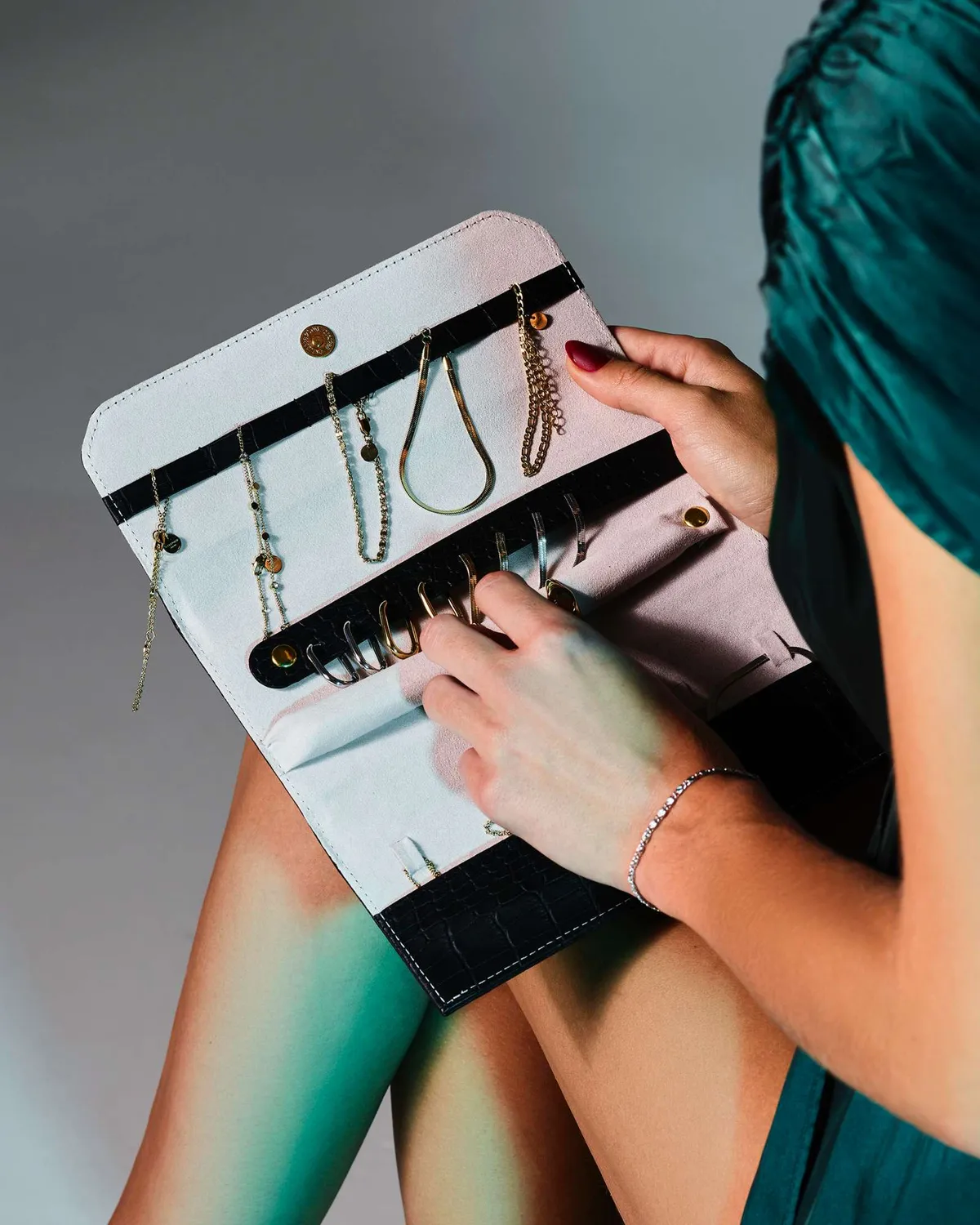 Rosefield Jewelry Envelope smykkeetui svart croco vegansk skinn