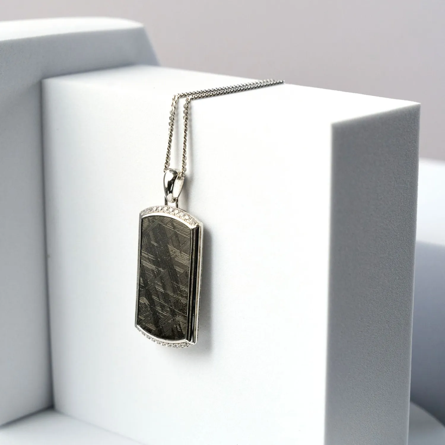 Duxot Vezeto Slate Black Meteorite anheng