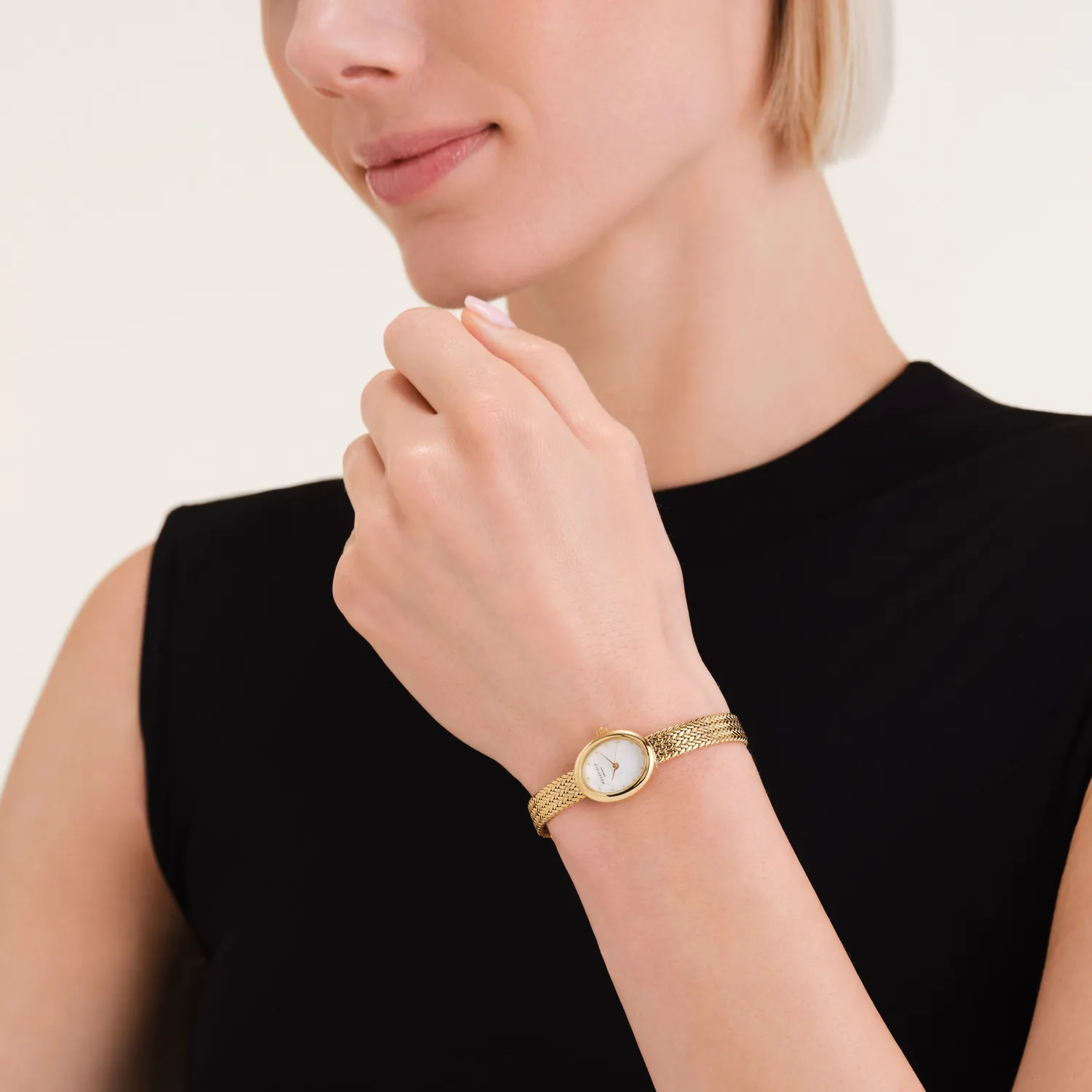 Rosefield Mini Oval klokke gull 18 × 22 mm perlemor