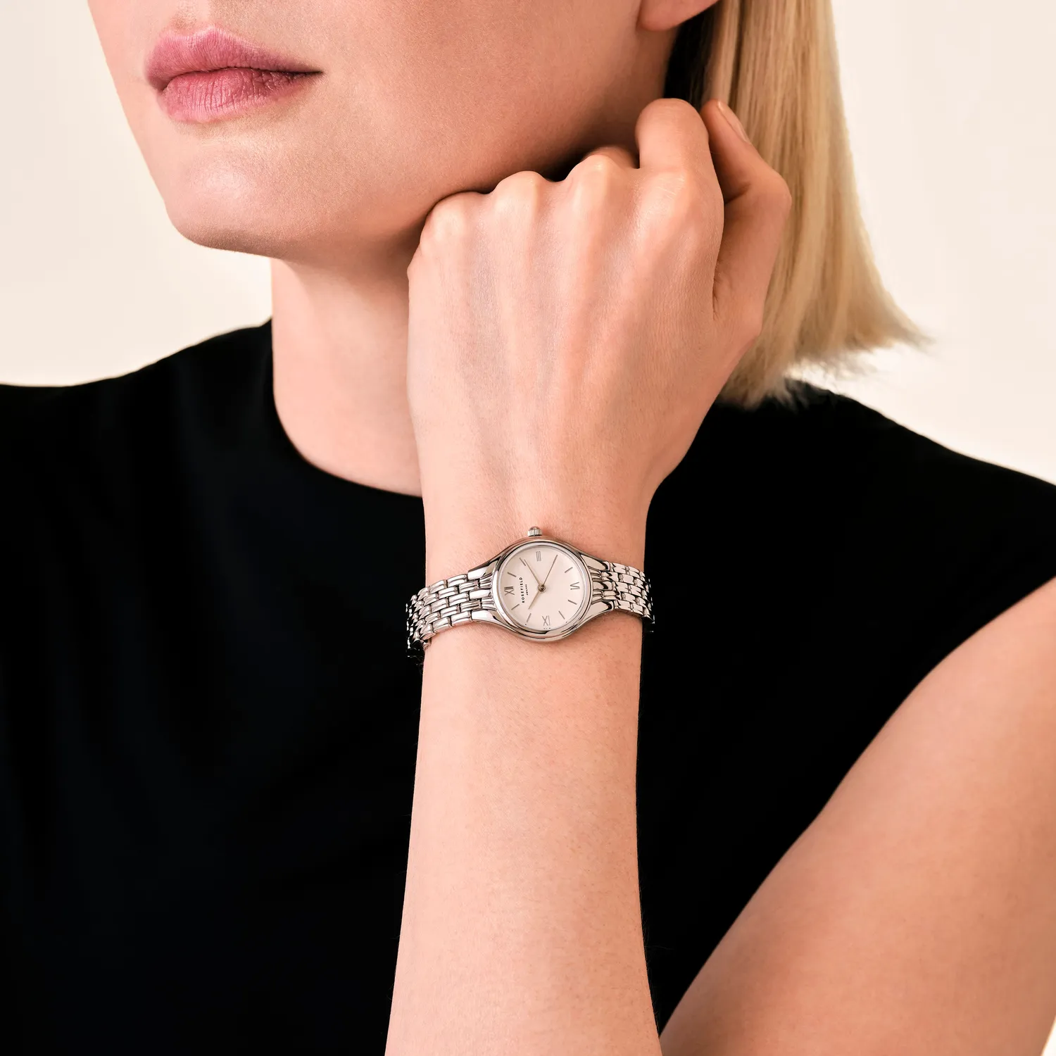 Rosefield Muse White Silver klokke 26 × 34,1 mm, hvit urskive