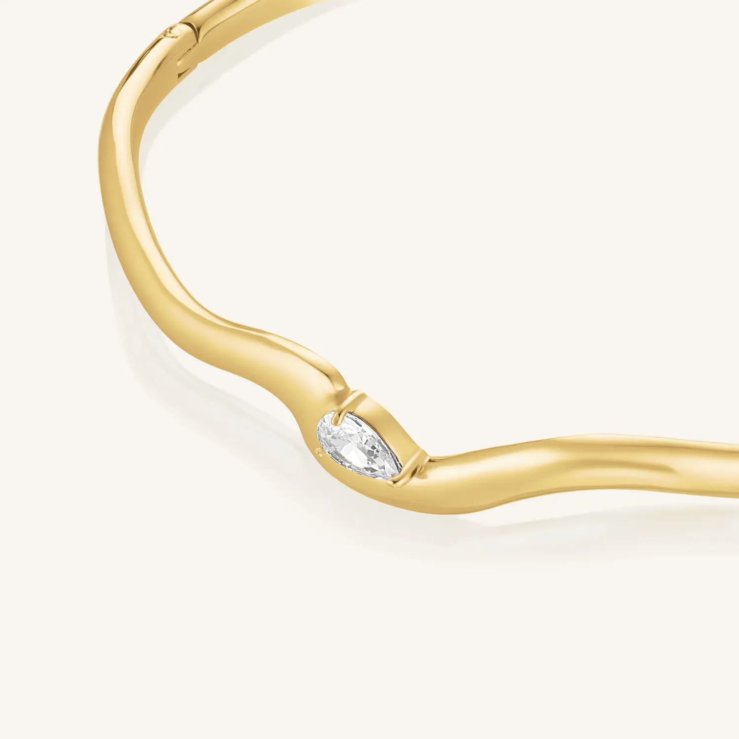 Rosefield Marquise Wave Bangle armring 6 × 5 cm gullbelagt stål