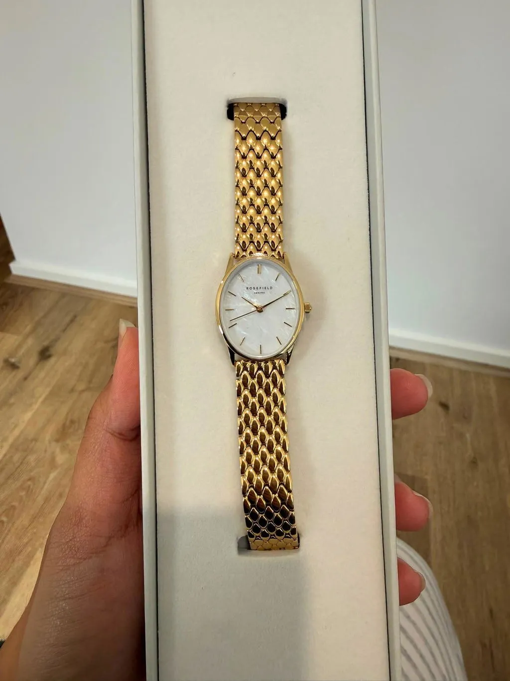 Rosefield Oval Pearl gullklokke 22 mm gullbelagt