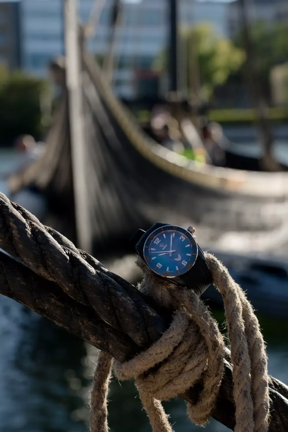 Perfekt Ur Valkyrie Ravn DLC/Rosé armbåndsur sort perlemor 37 mm
