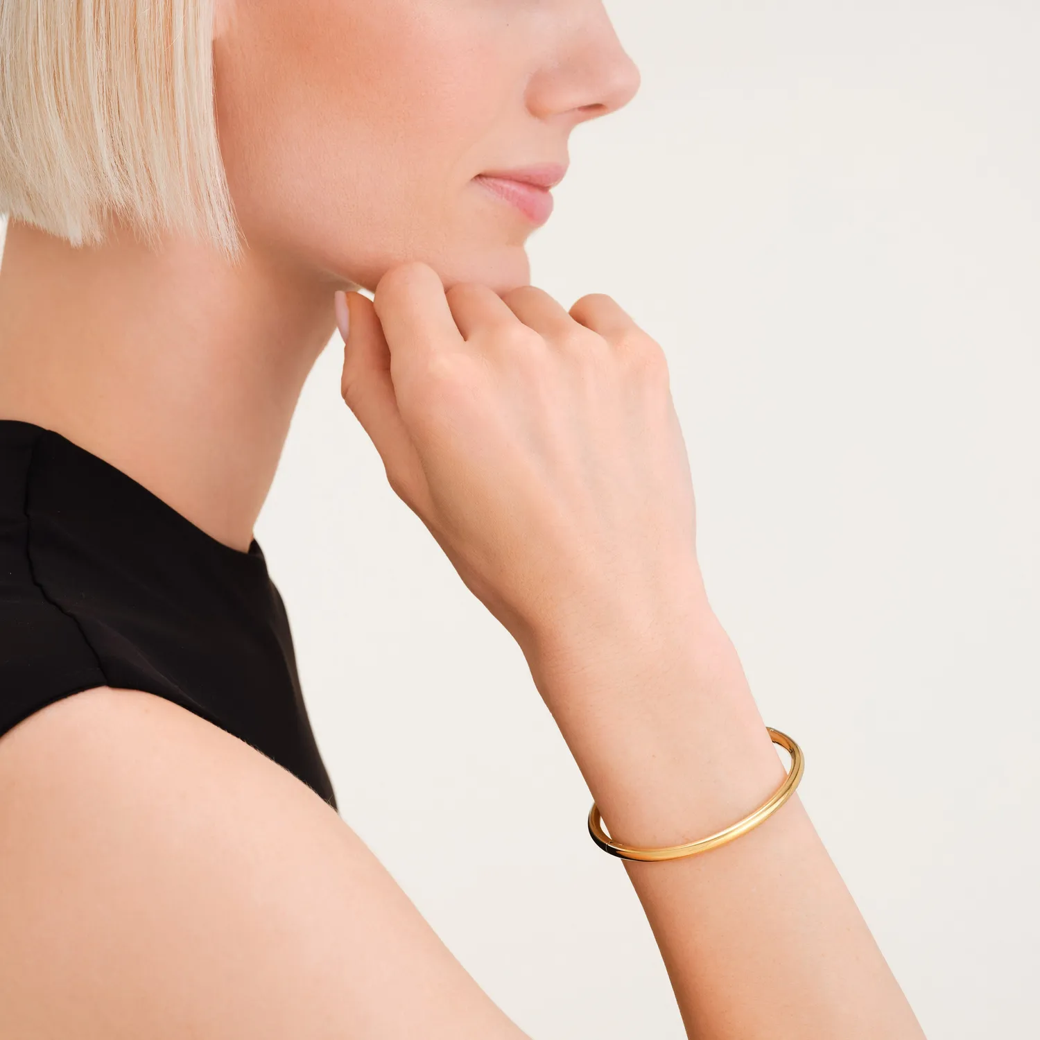Rosefield Essential Bangle armring gullfarget 5,5 × 6 cm