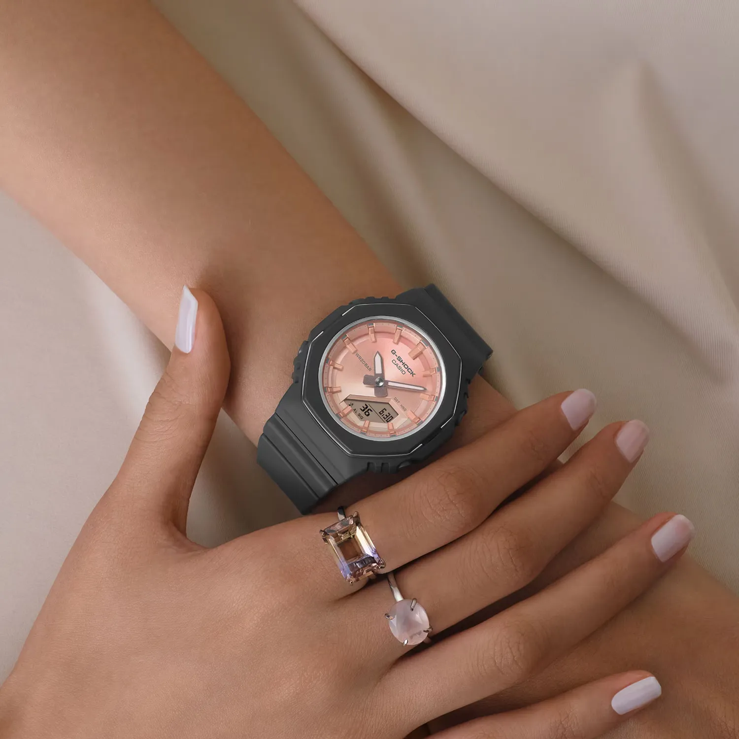 G-Shock Women 41mm GMA-P2110SC-4AER klokke