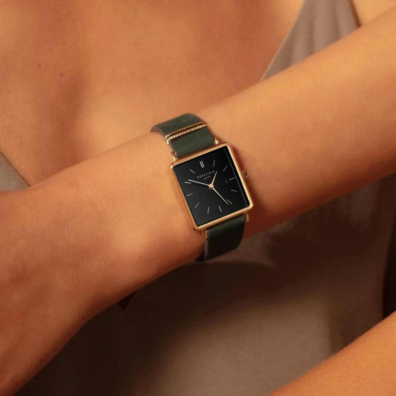 Rosefield Boxy Black Forest Green gullklokke og lenkesett