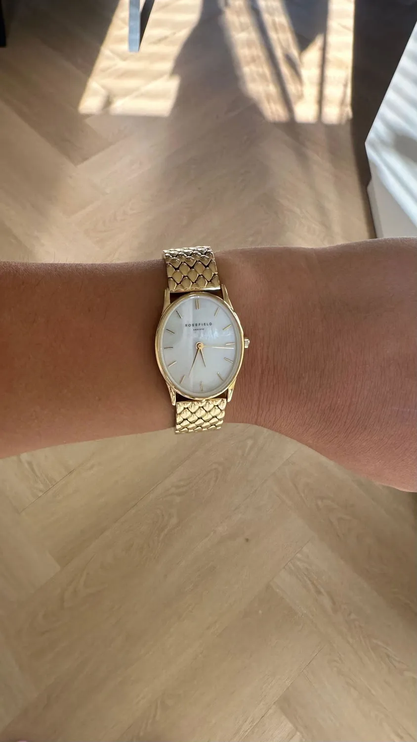 Rosefield Oval Pearl gullklokke 22 mm gullbelagt