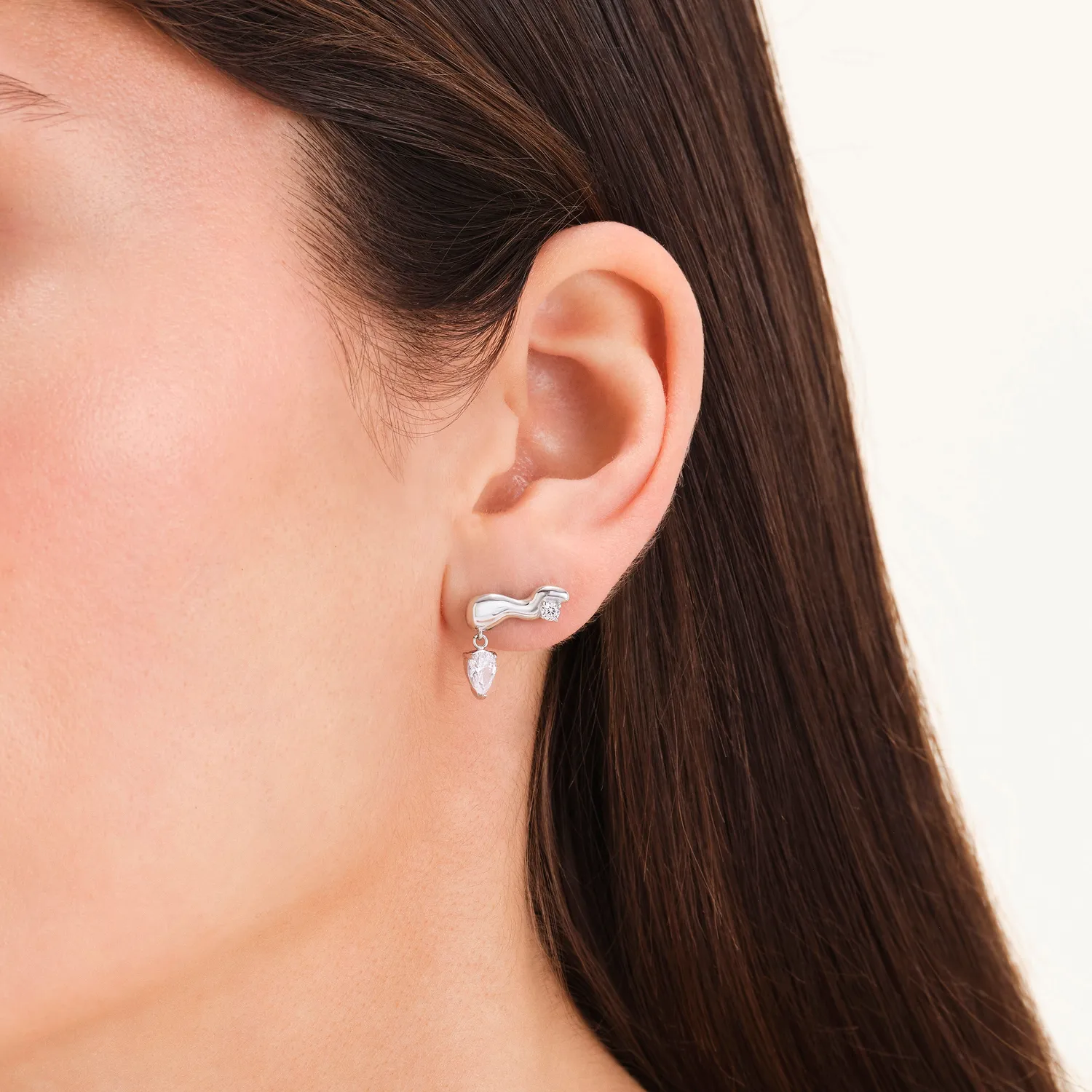 Rosefield Crystal Wave Studs ørestikker gull og sølv