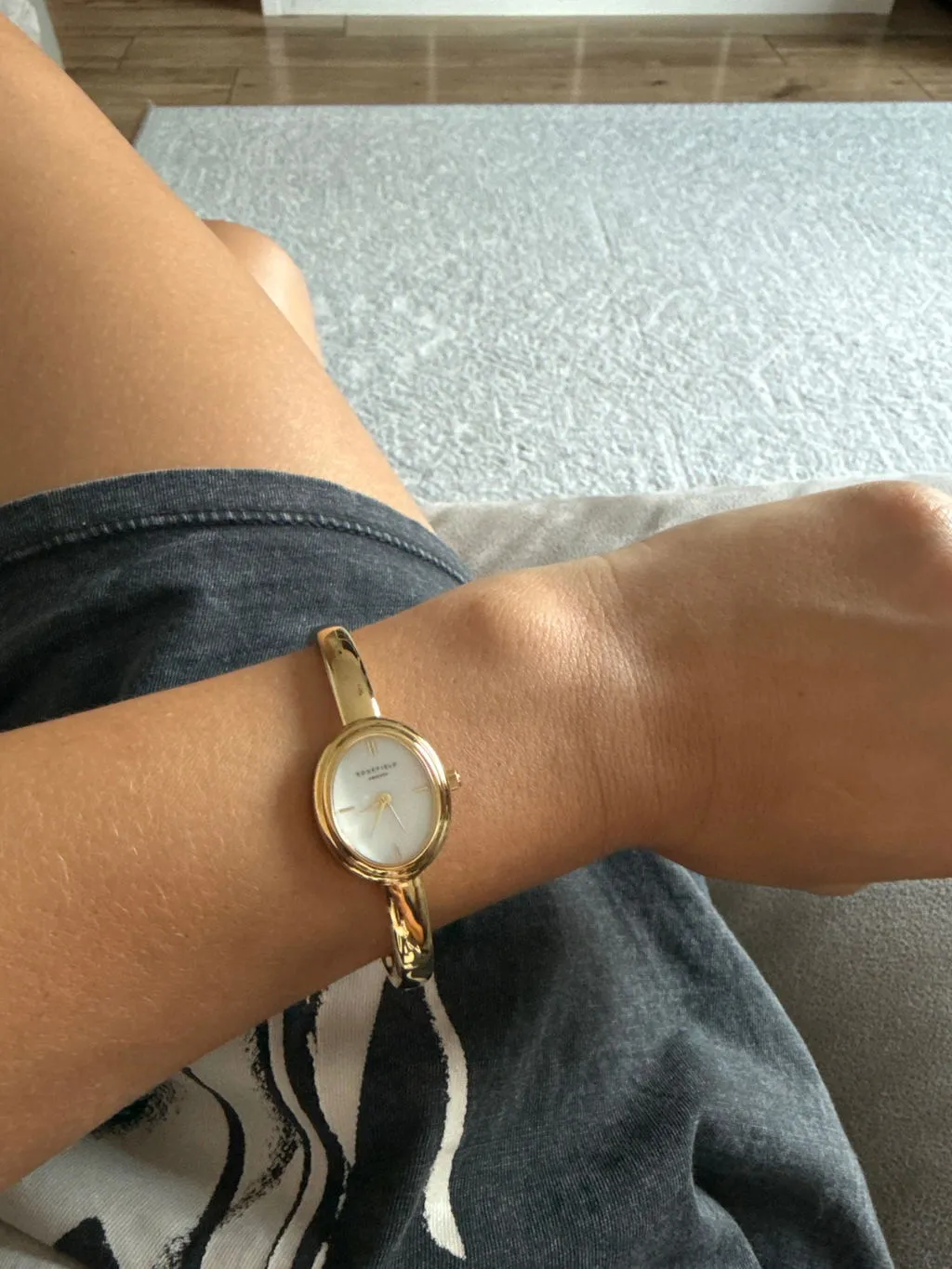 Rosefield Bangle S klokke gull 56 mm perlemor