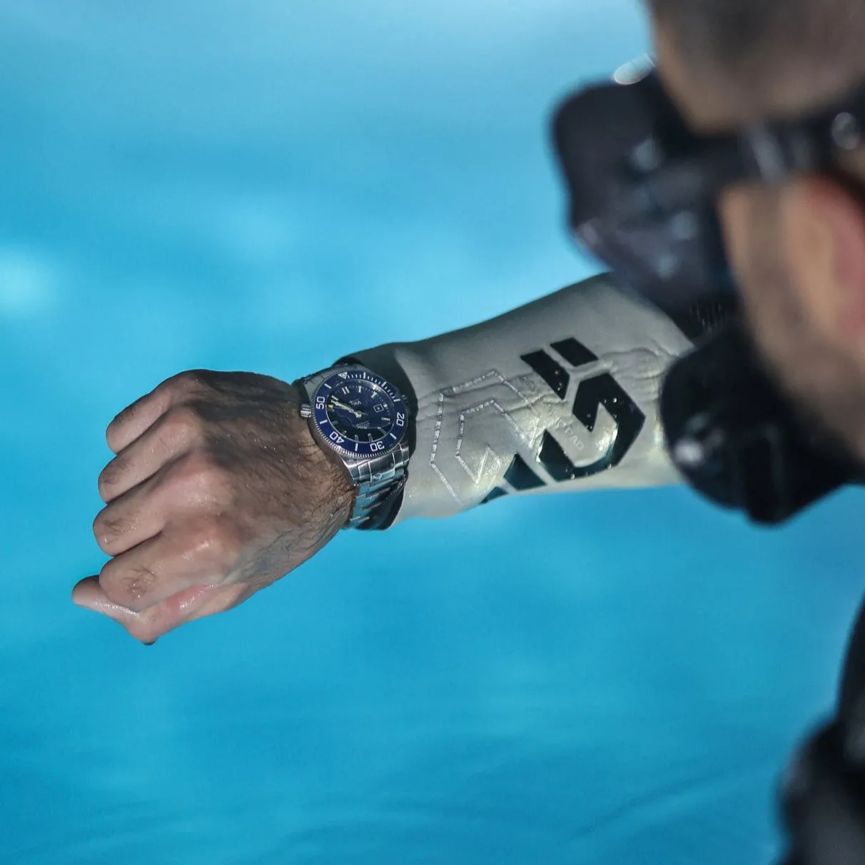 DAVOSA Argonautic Lumis automatisk dykkerklokke tritium
