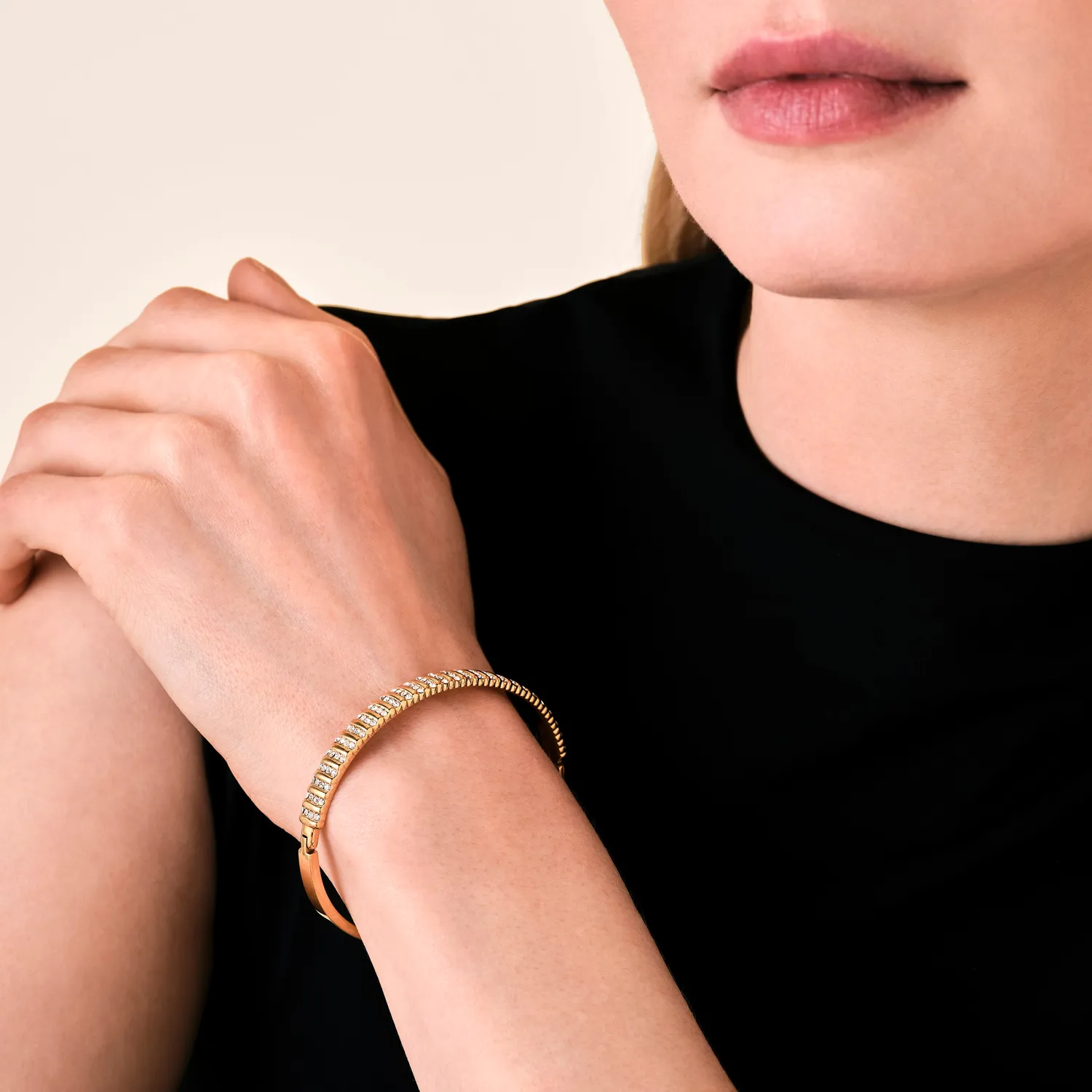 Rosefield Striped Pave Bangle armring gullbelagt stål 6 x 5 cm