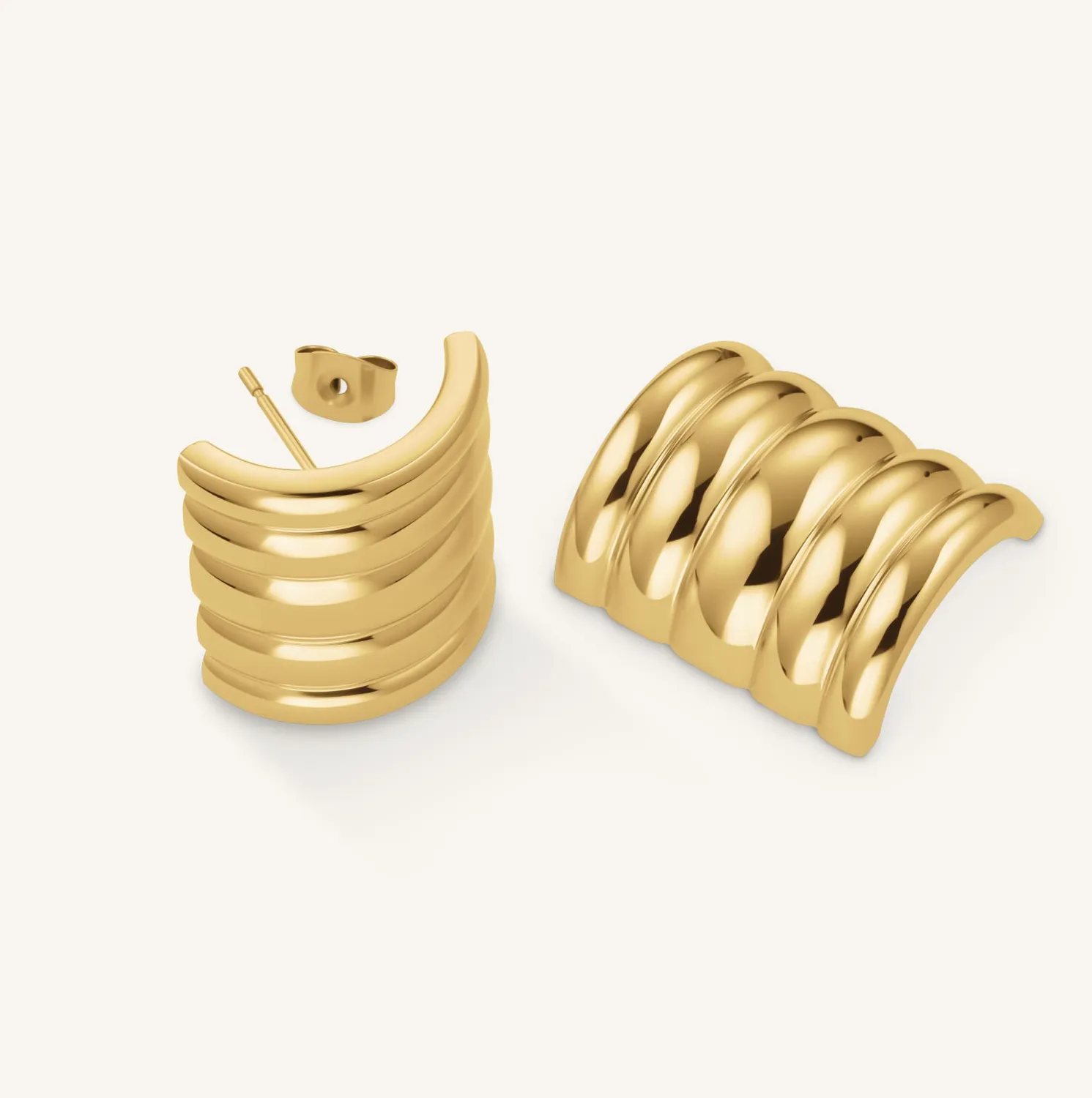 Rosefield Ribbed Earrings øredobber gull 2,15 × 1,8 cm i stål