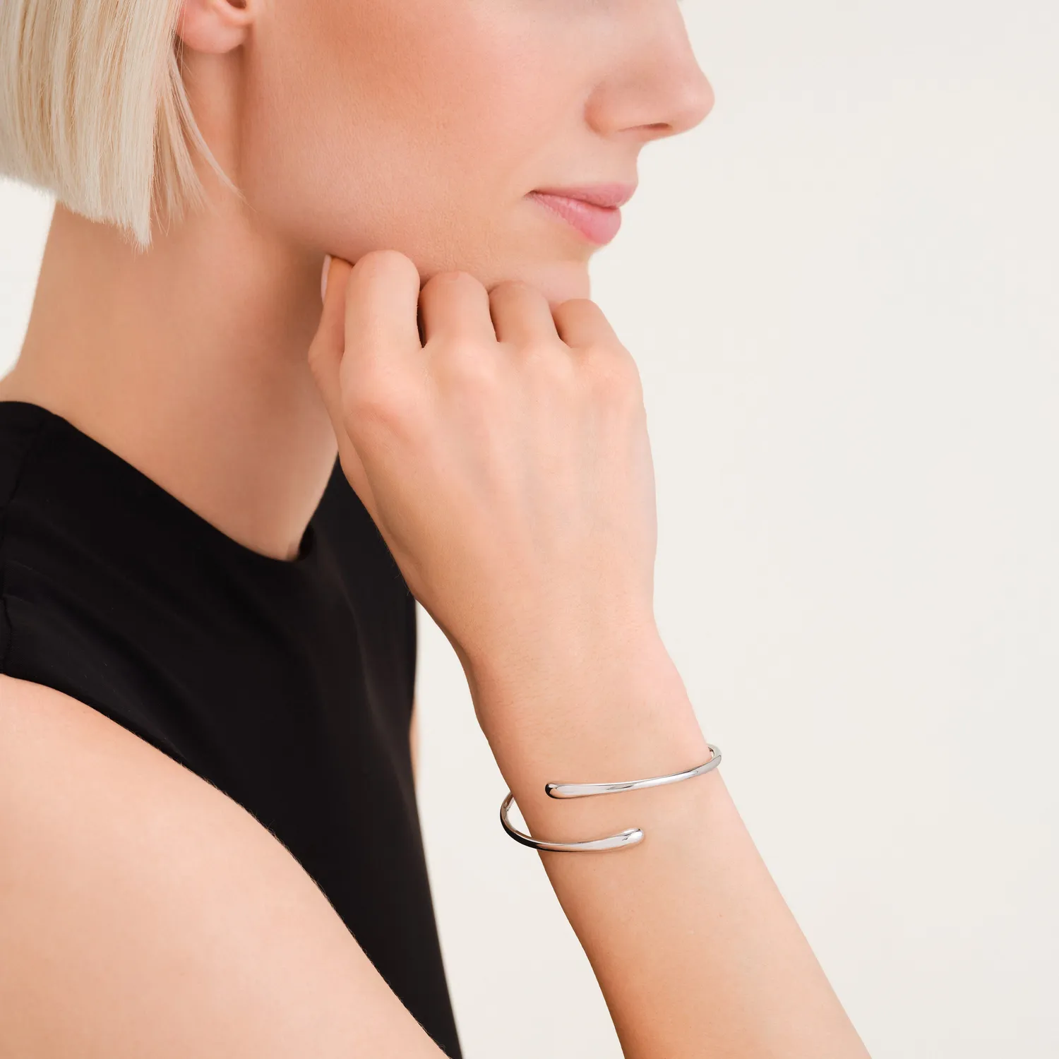 Rosefield Hugged Bangle armring gull
