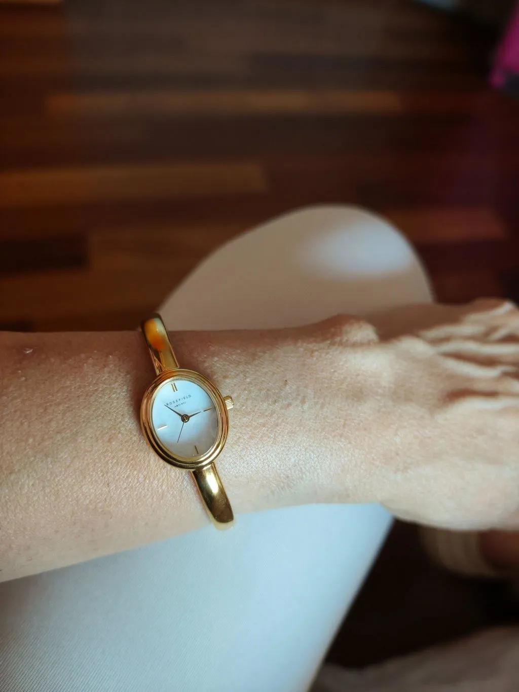 Rosefield Bangle S klokke gull 56 mm perlemor