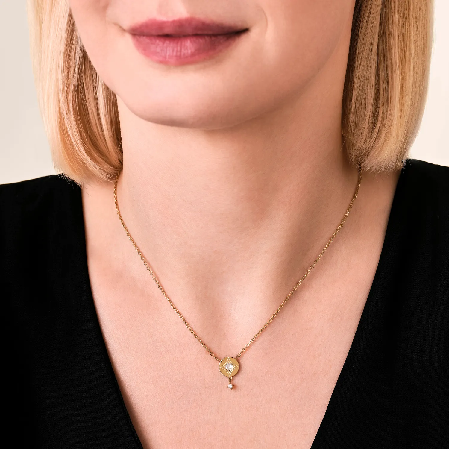 Rosefield Star Coin Necklace halskjede gull 40–44 cm