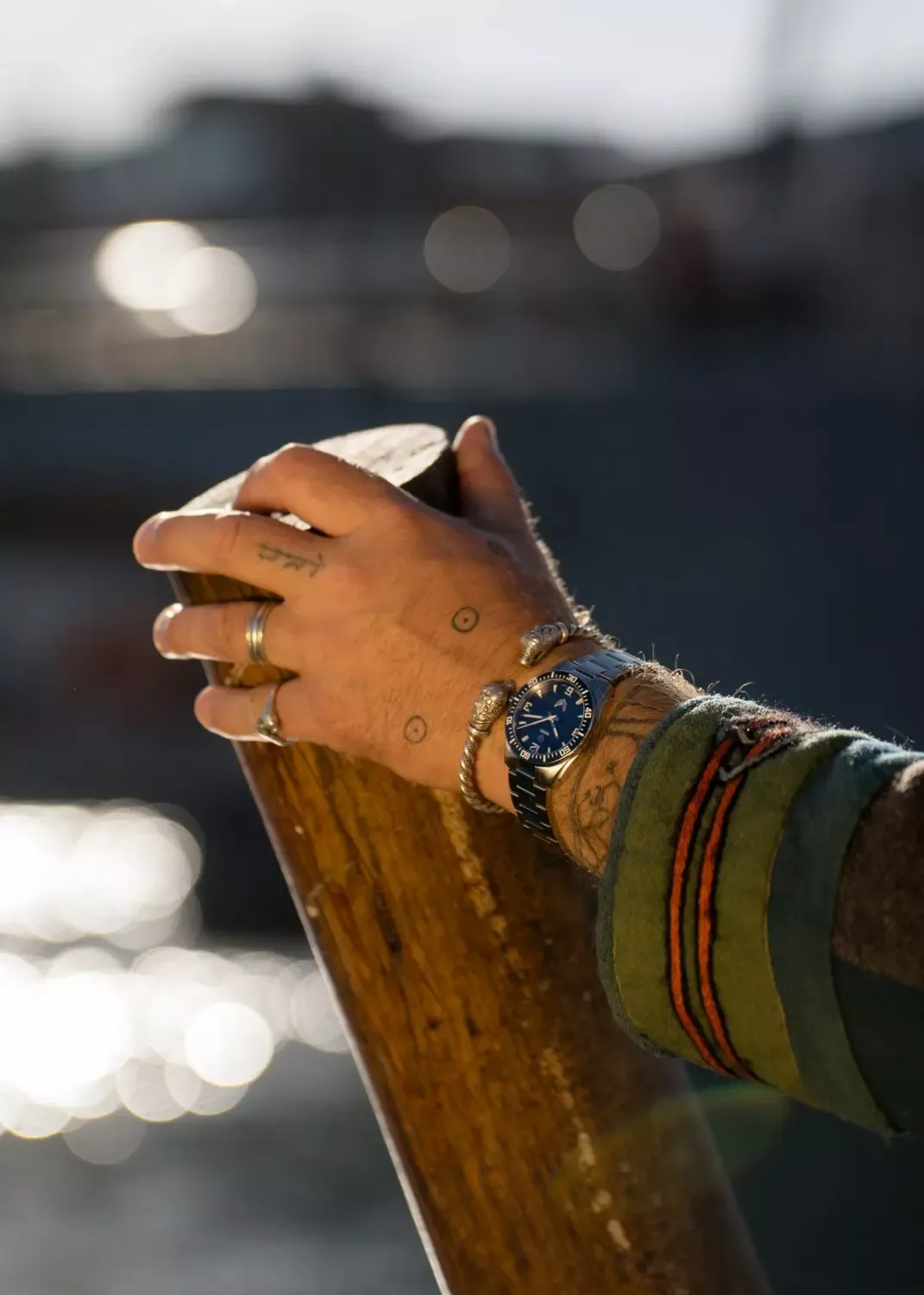 Valkyrie Loke stålklokke sort perlemor 37 mm Super-LumiNova