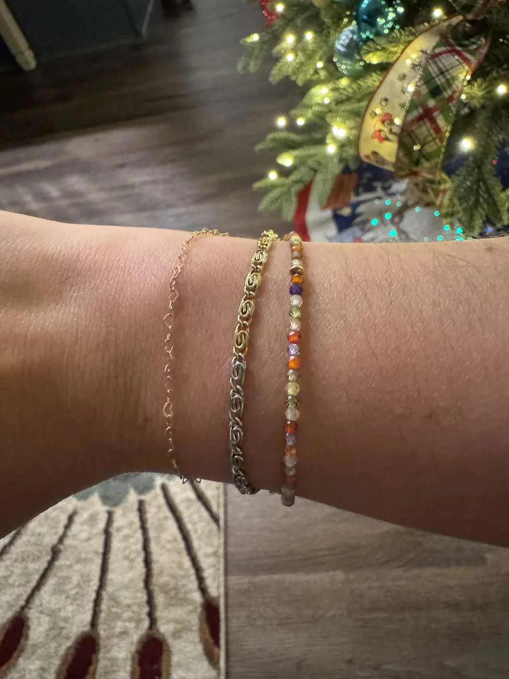 Rosefield Duotone Swirl armbånd – justerbar lengde