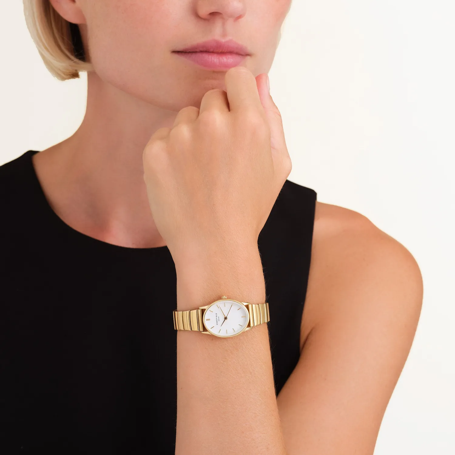 Rosefield Oval Pearl Gold klokke gull 24 × 29 mm