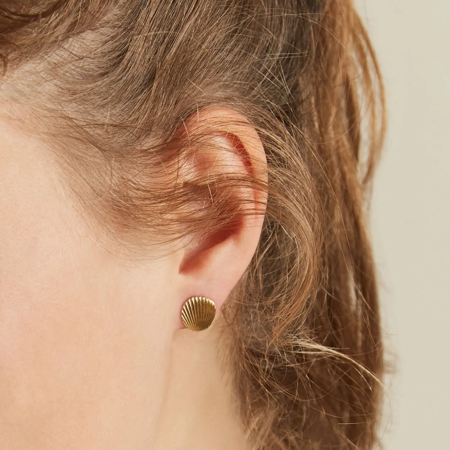 Rosefield Shell studs øredobber gull sølv skjellstruktur