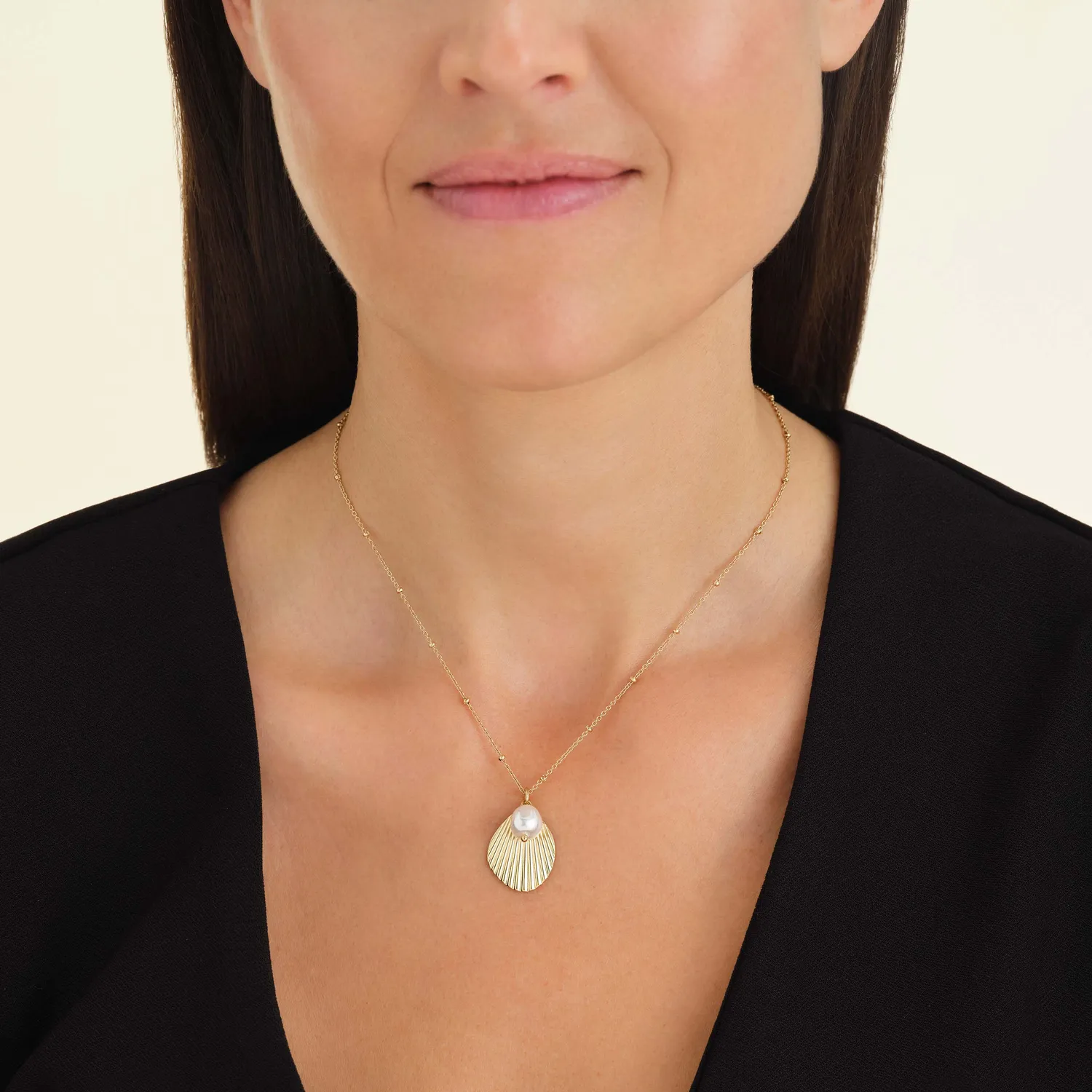 Rosefield Shell and Pearl Necklace halskjede gull 40–45 cm