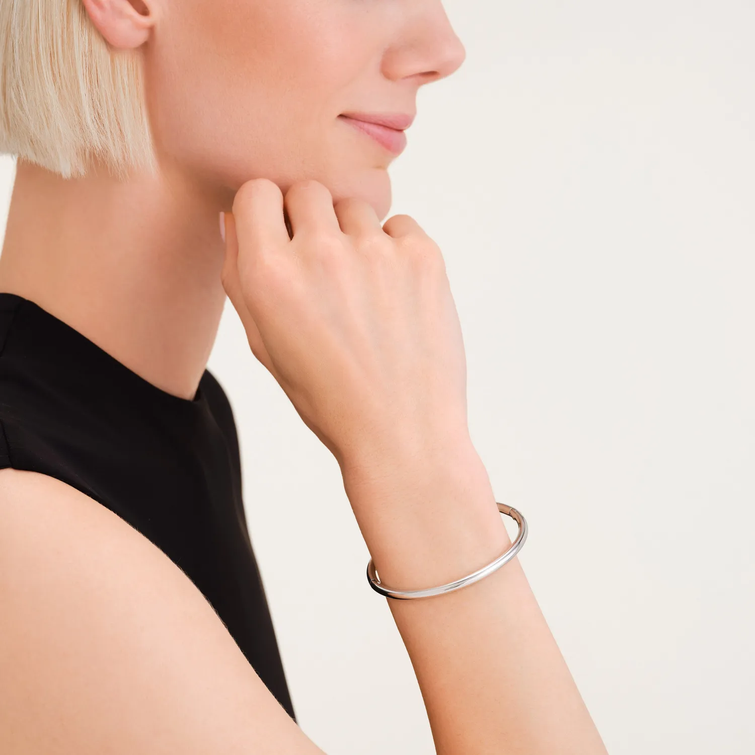 Rosefield Essential Bangle armring gullfarget 5,5 × 6 cm